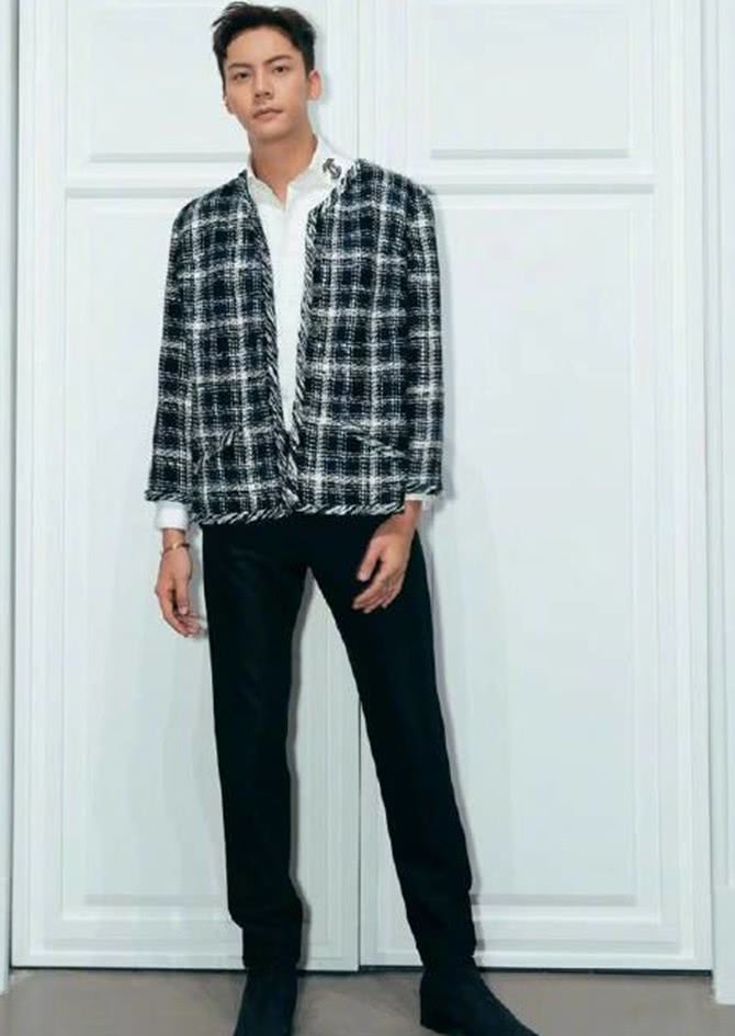 陈伟霆潮牌中筒袜,陈伟霆穿锐步