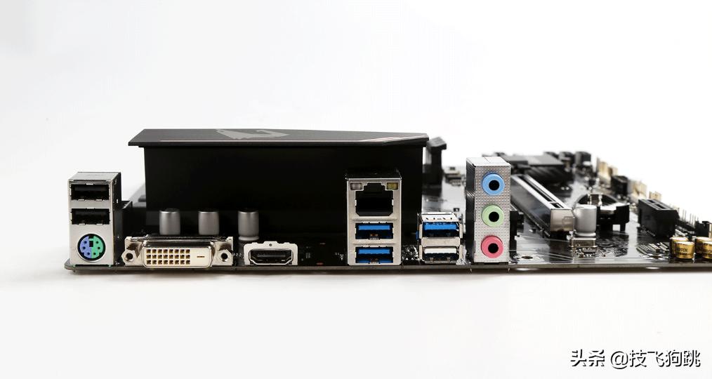 AMD入门顶配，技嘉A520M小雕主板配2060s显卡装机