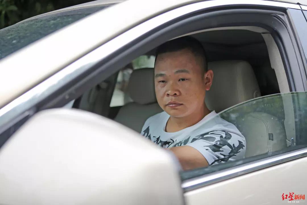 看哭了打工仔视频,农民工徒步80里回家