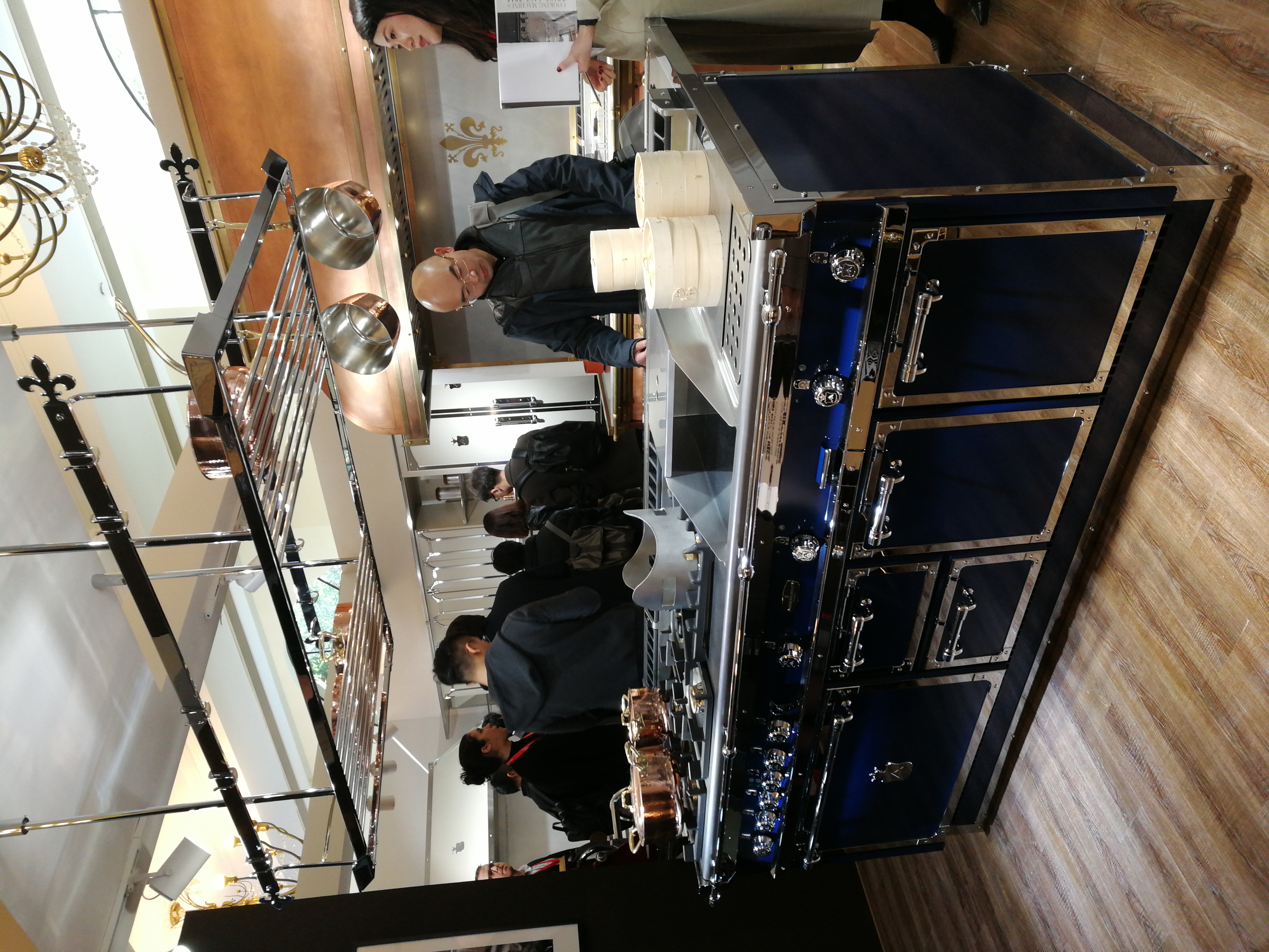 米兰家具展灯具,米兰国际家具展2004