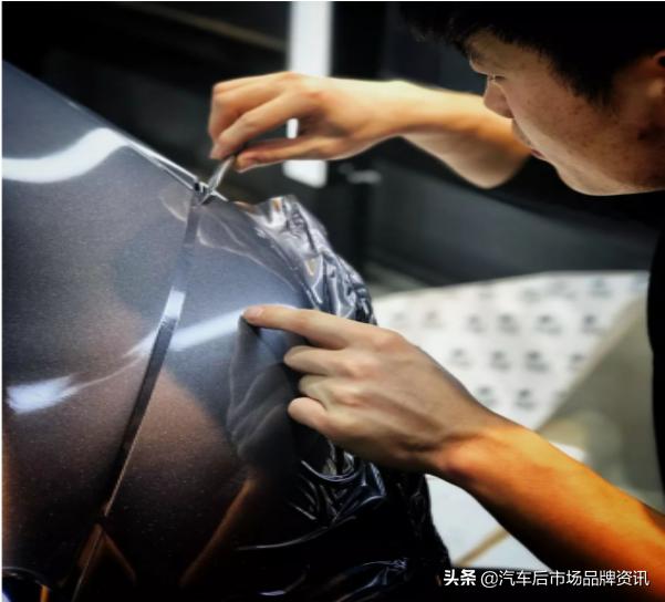 车身改色贴膜有什么优缺点,改色膜便宜还是喷漆便宜