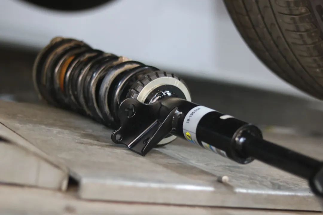 怪兽修车：翻新一辆11年破烂不堪的宝马GT，车况不忍直视