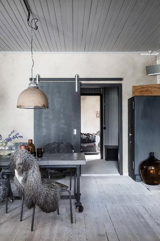 木门受潮墙面发霉怎么处理,卫生间木门受潮腐烂生小黑虫