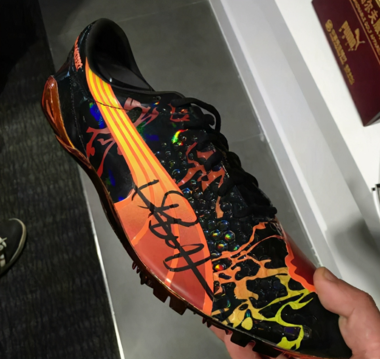 博尔特为什么肩膀晃动,博尔特左右腿不一样长是什么病