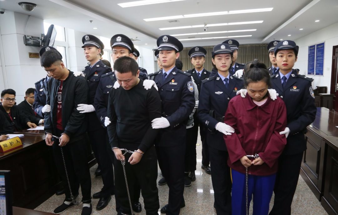 造成被害人或亲属实施自杀行为！7起涉黑恶势力犯罪案件，46人被集中宣判！