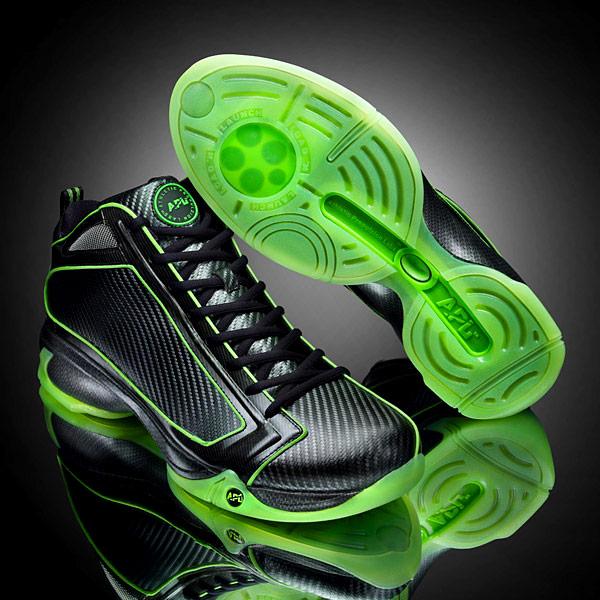 NBA5大球鞋之最：最便宜与最贵球鞋差7000倍，一双黑科技鞋被禁穿