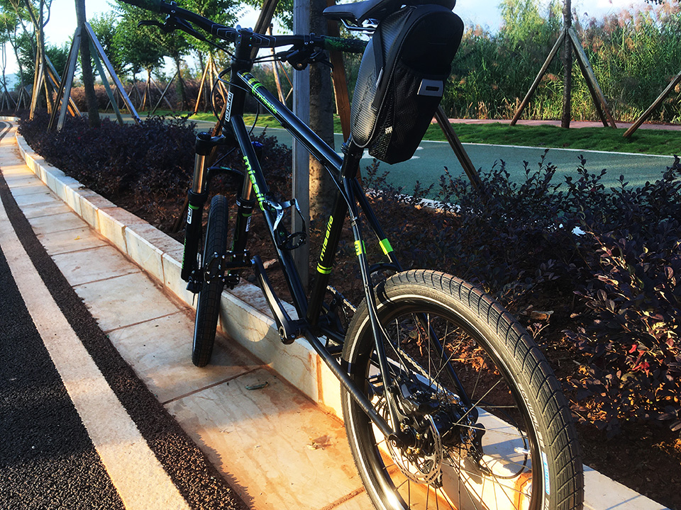 菜腿骑神车,菜腿玩山地车