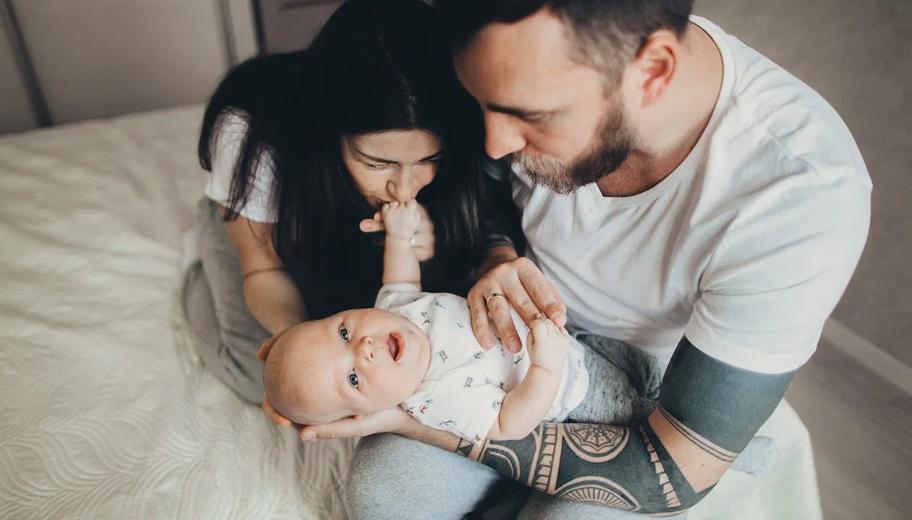 宝宝哭闹不愿睡觉怎么办,宝宝哭闹严重不想搭理他该怎么办