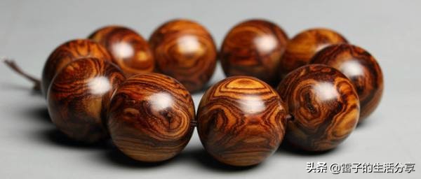 大尺寸星月菩提108颗蜜蜡配饰,文玩菩提子鉴赏