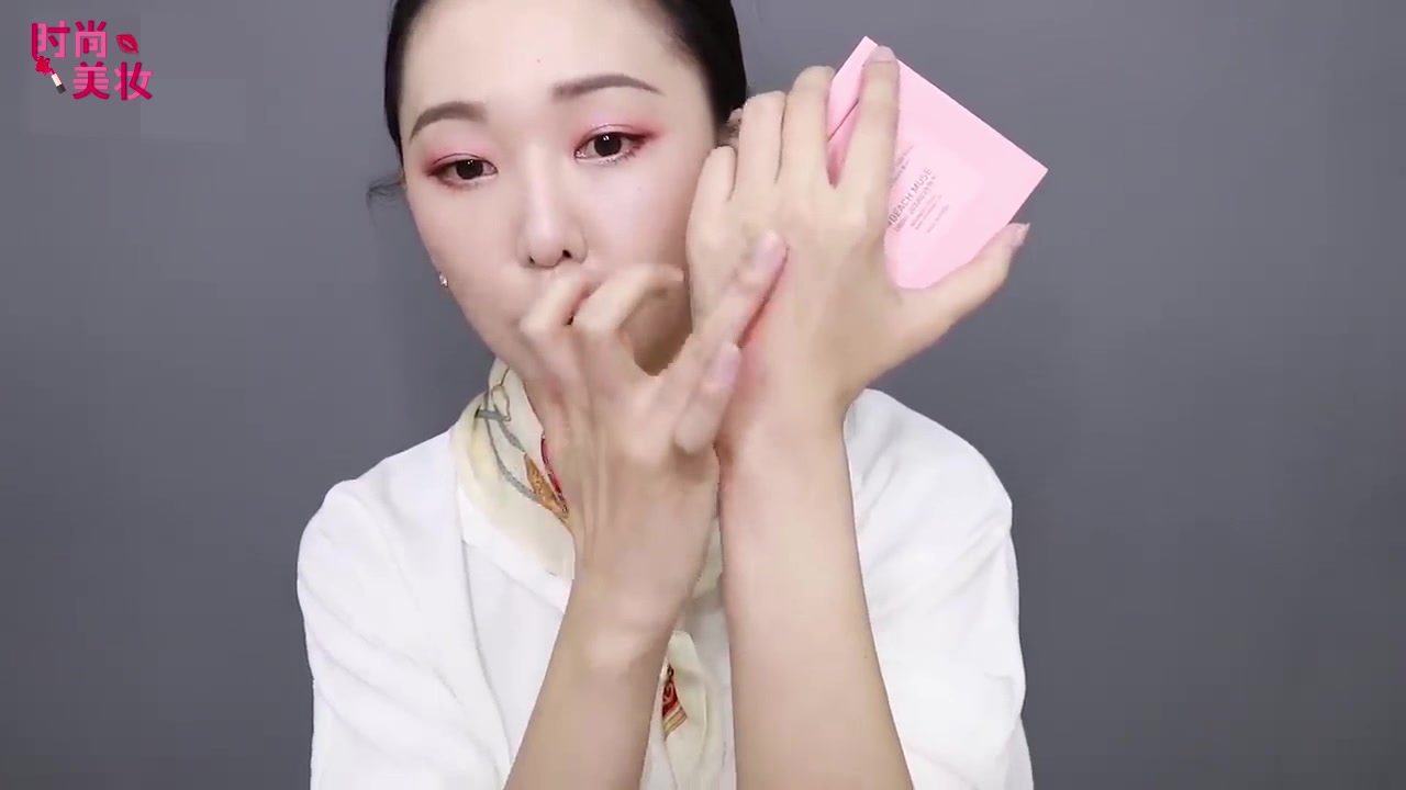 美妆视频教程亮闪闪粉色妆容,美妆教程简单又好看