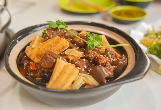 在三亚吃正宗的椰子鸡，不妨试试这两家（海南海岸行者旅行社）