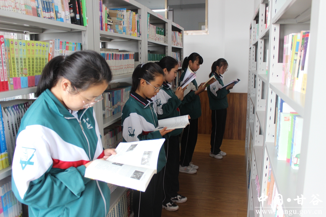 全力办好家门口学校,甘肃省甘谷县康庄中学校长张光亭