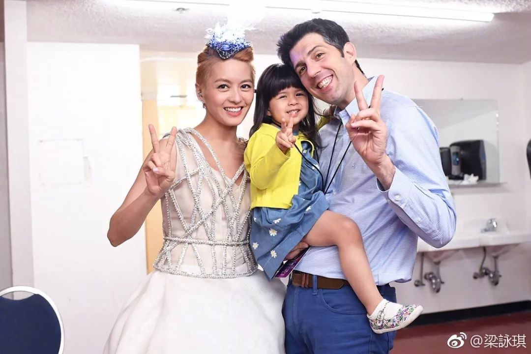 ​都说小糯米神似杨幂美到犯规，梁咏琪女儿的混血颜才堪称一绝