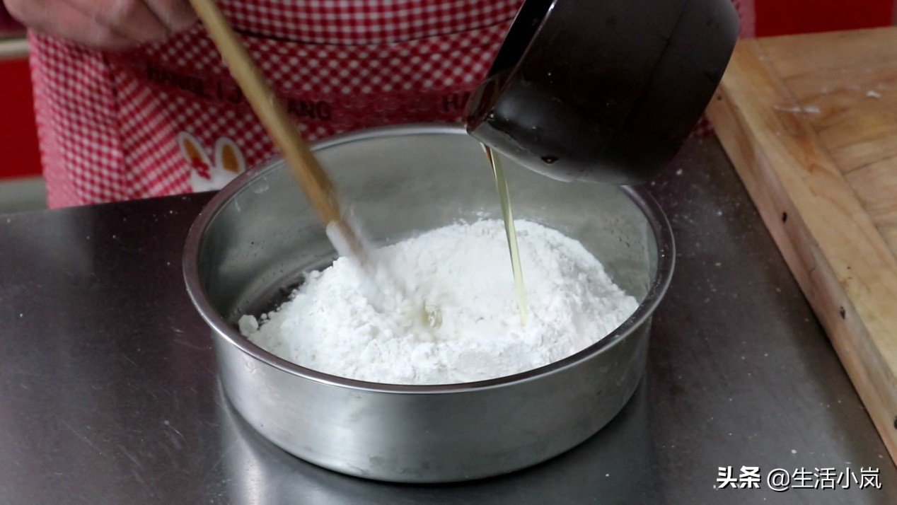 怎么炸软麻花里软外酥,炸出香脆的麻花