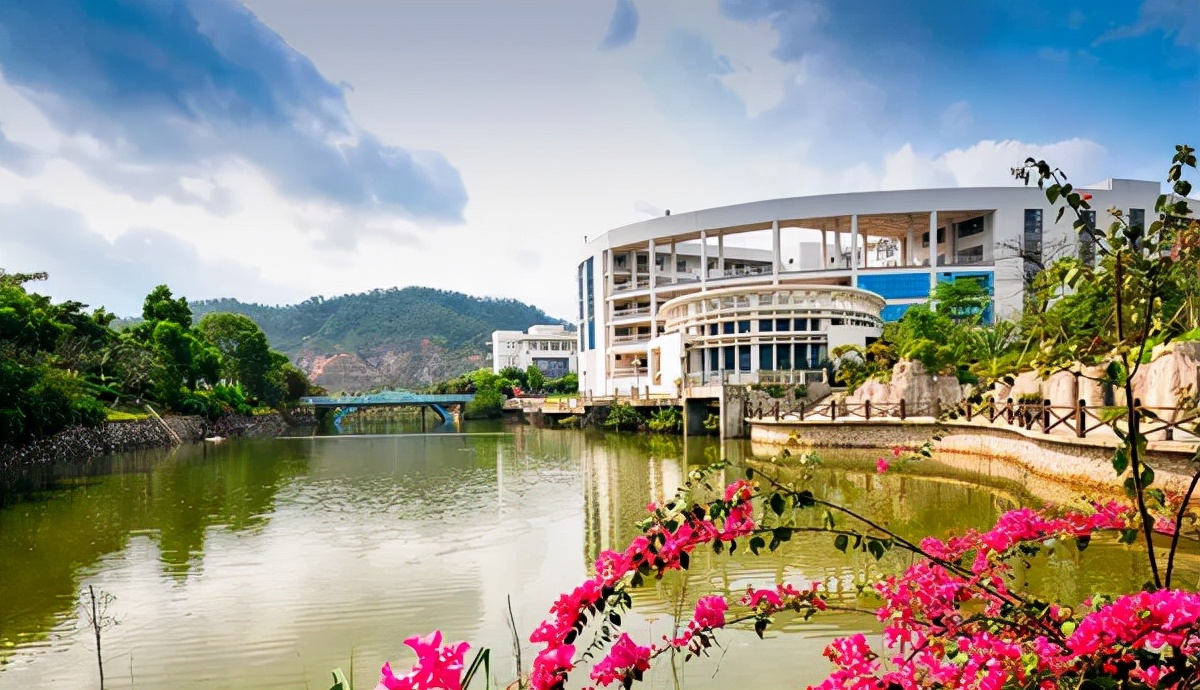 广东这几所大学考上就是金饭碗,广东最值得报考的十所大专院校