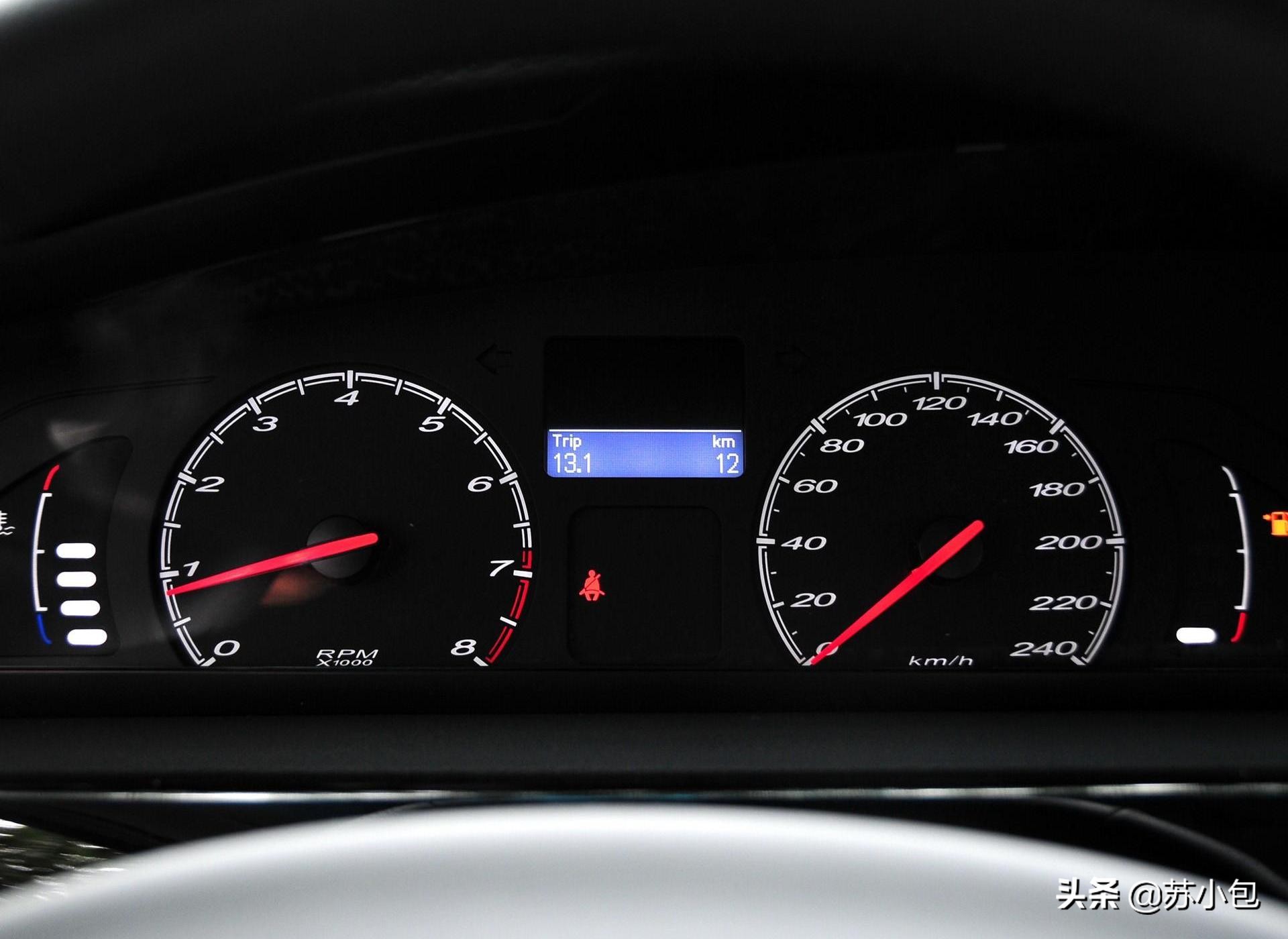 名爵62011款方向盘,2011款名爵6油箱开关在哪