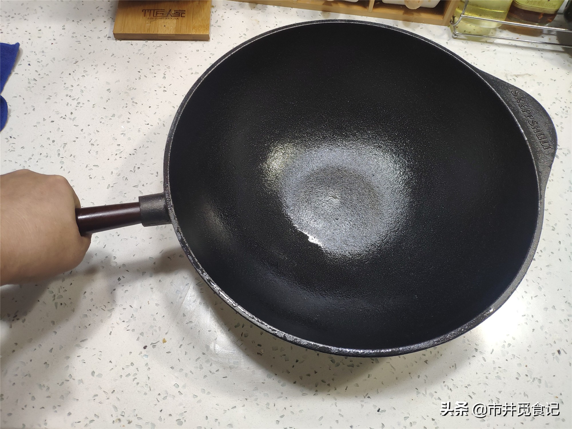 铁锅怎么开锅?拿到新锅别着急用,简单几步开锅,不会粘锅寿命长