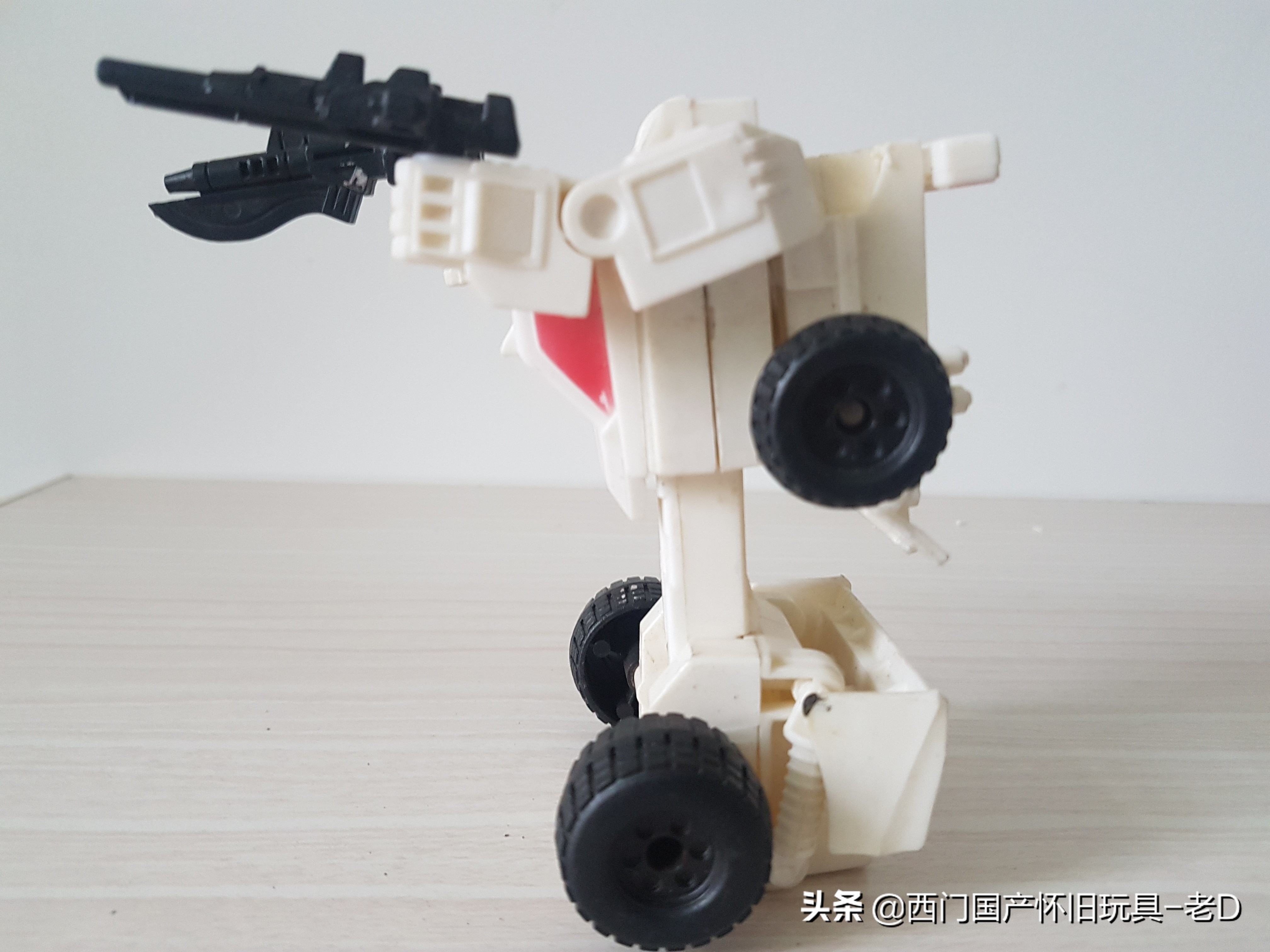 0119 变形金刚- 万宝路赛车(乔伊)老D