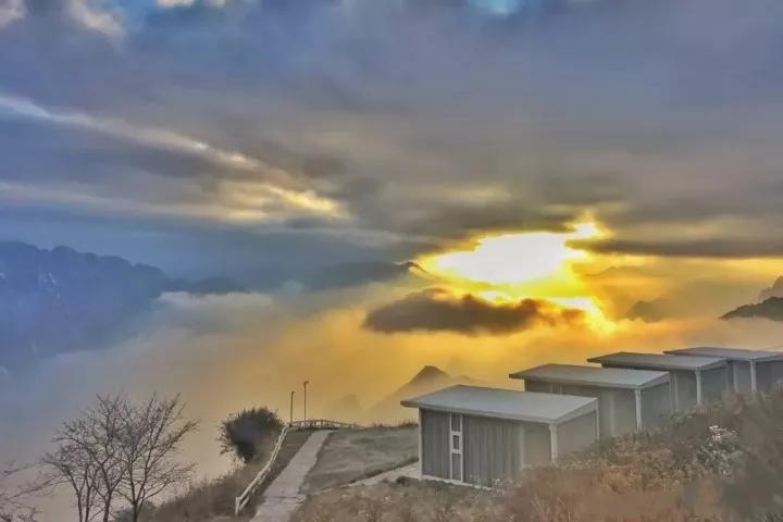 慢综艺之光拒绝剧本测评数十家“顶级”民宿，第一期就是浮云牧场