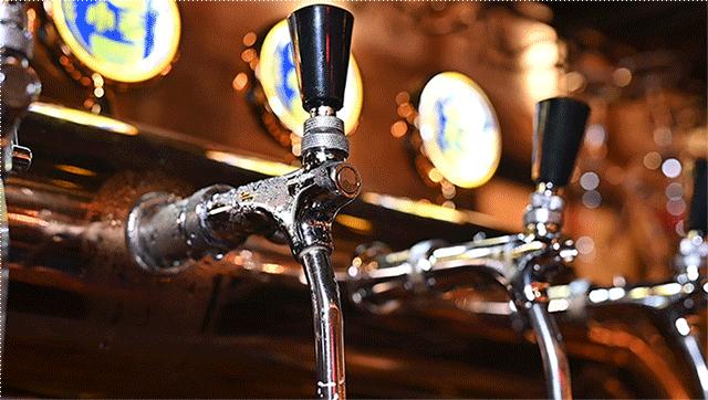 人气爆红的烧烤场，藏在了650㎡的校园课室里