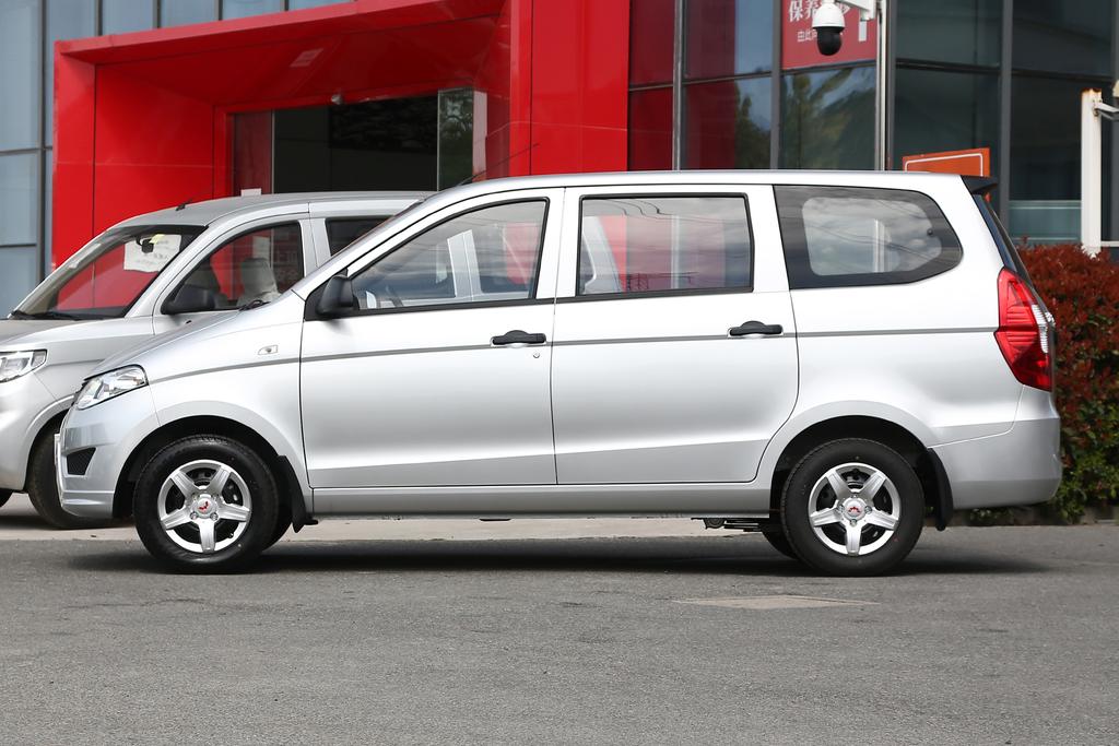 五菱宏光静态测评,五菱宏光s是属于小面还是微面