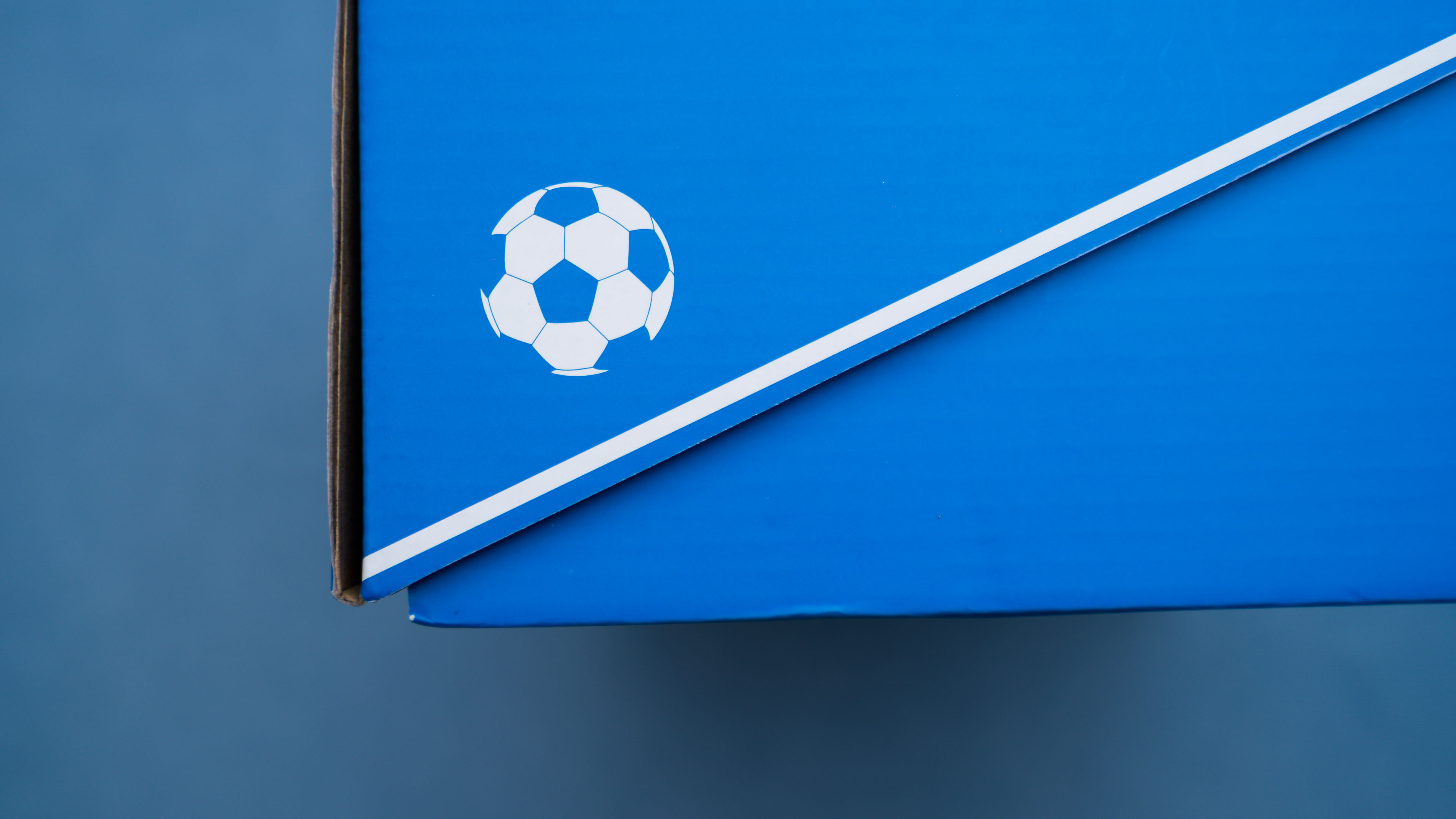 加上NFO科技，这一波联名有内味了：361°X足球小将小白鞋体验