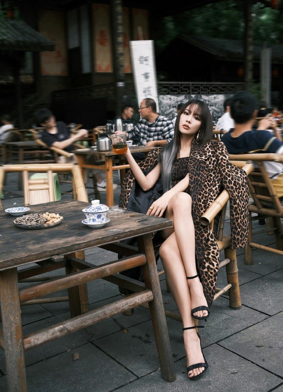 王霏霏红太狼,王霏霏穿大圆点裙子