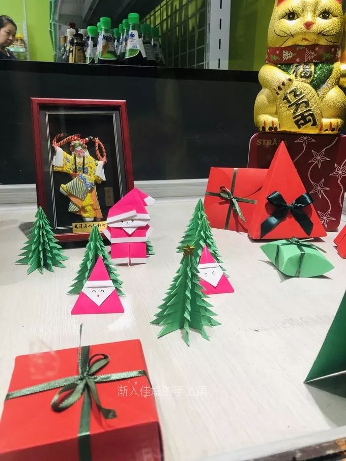 圣诞节用卡纸怎么做出来圣诞礼物,用普通的卡纸做圣诞节贴纸