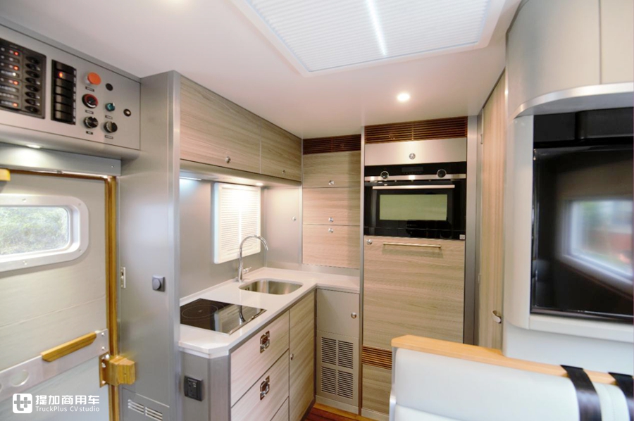 东风越野房车2021款乌尼莫克u5000,全时四驱乌尼莫克越野房车