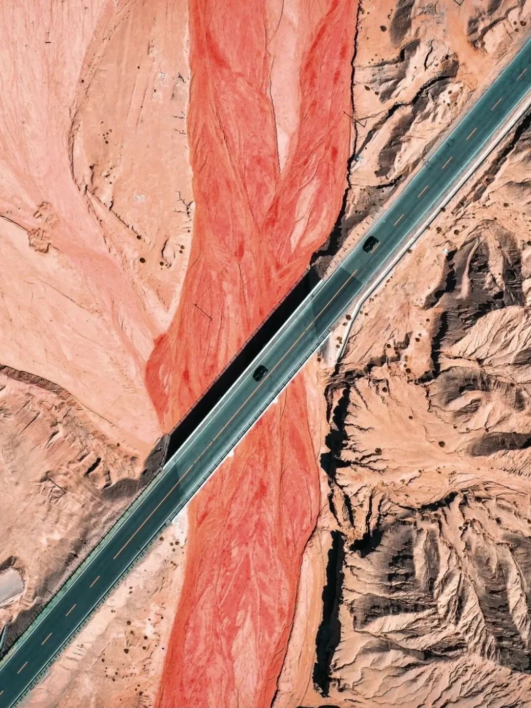 上帝打翻了调色盘，让西北这7种颜色美到窒息