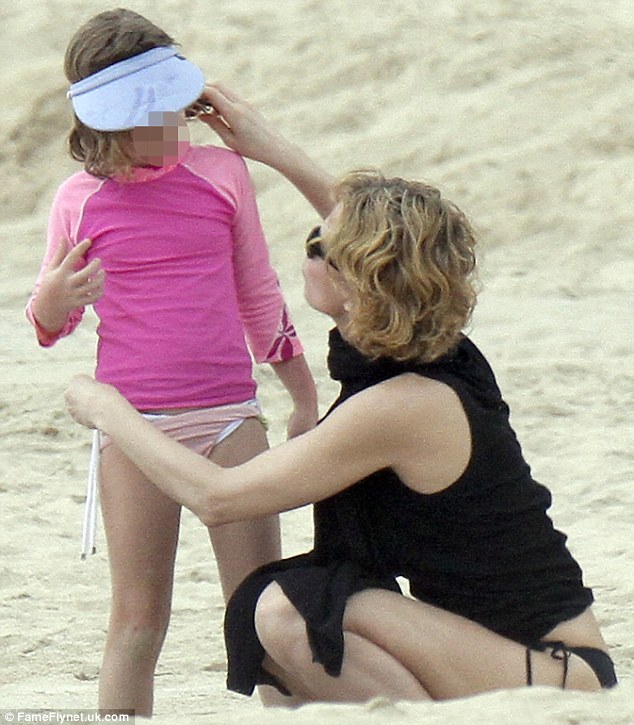 美若天仙却遭家暴毁容,荷兰顶级超模沦落为夜店女郎