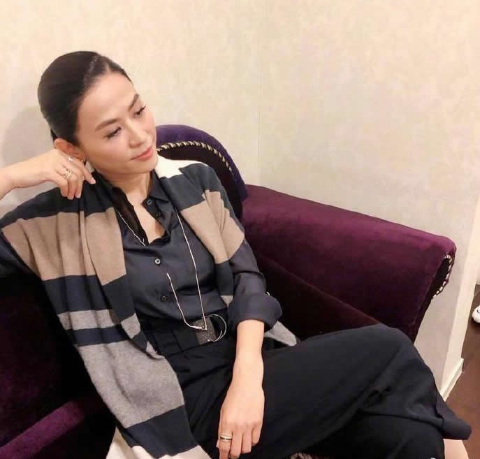 宣萱穿白色长裤,宣萱白衬衣黑裤子