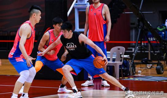 三种双手传接球与投篮的练习方法,防守低位接球技巧