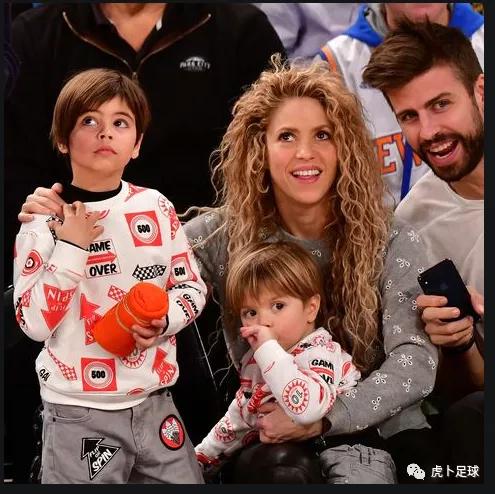 足球最深情的球员女友,足球运动员与球迷的暖心时刻