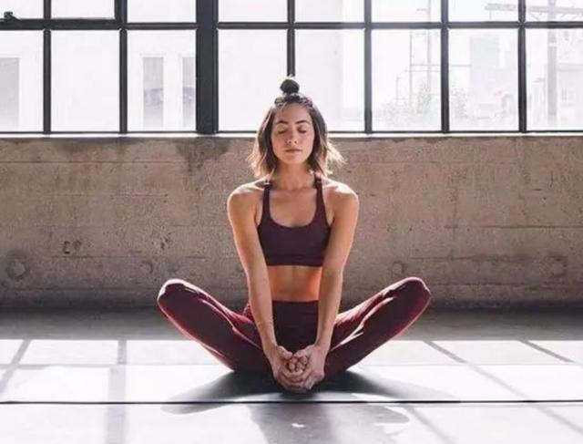 为什么瑜伽不建议练横叉,瑜伽横叉练什么动作最好下得快