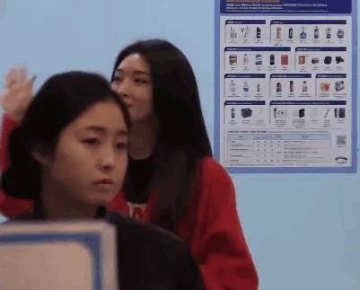 被喷整容脸，却凭实力逆袭为泫雅、宣美接班人，绝不止是穷哈