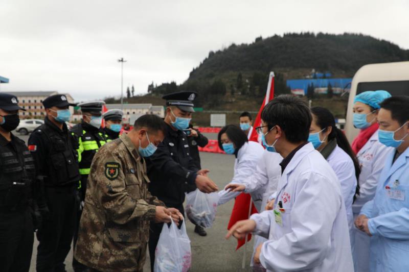 一片丹心悬壶济世妙手回春誉满杏林——记六盘水市水城区人民医院院长王双