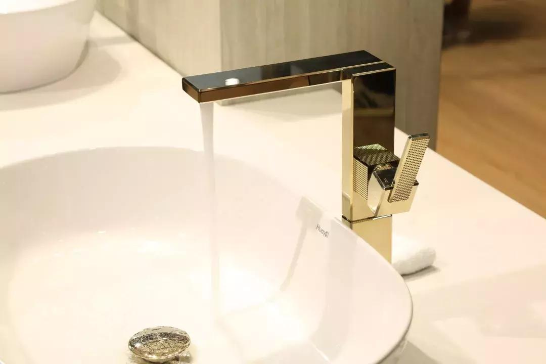 色“诱上海厨卫展！科勒、高斯...谁最出色