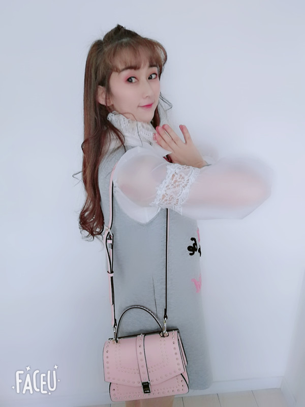 elle双肩铆钉女包,elle铆钉包