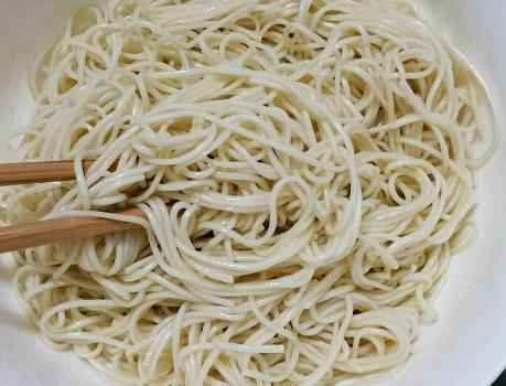 做凉面的过冷水好不好,做凉面为什么要碱面