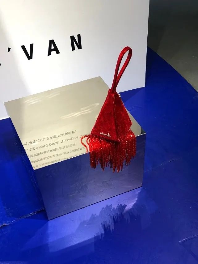 KrisXu：一个被UFO带来的国内设计师品牌包