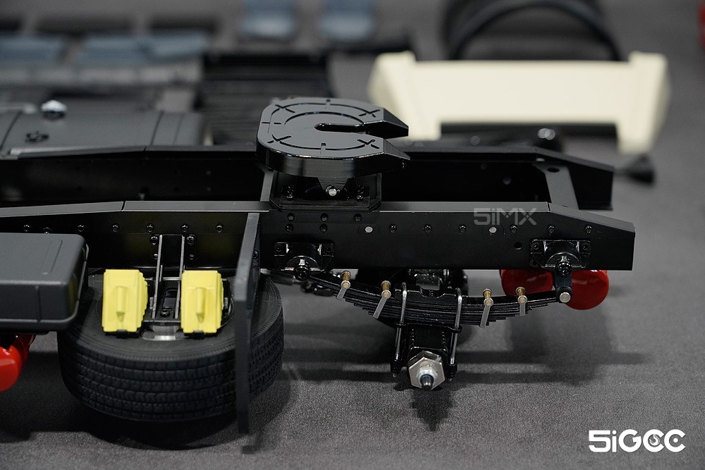 组装f2000拖头,组装f2000卡车模型