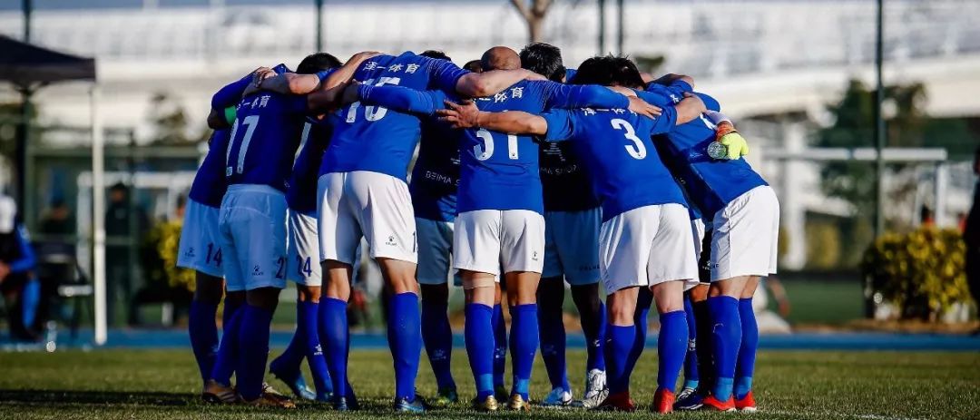 这支足球队的群好久没那么热闹了,就是希望能为湖北前线多做些事