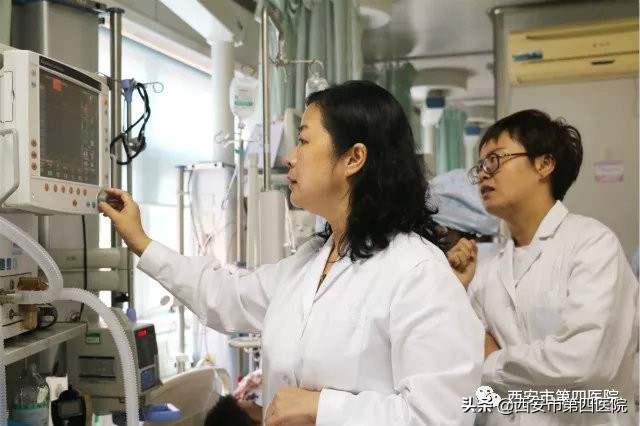 【四院好医生】“黑猫女警”撑起ICU的一片天！干得漂亮！