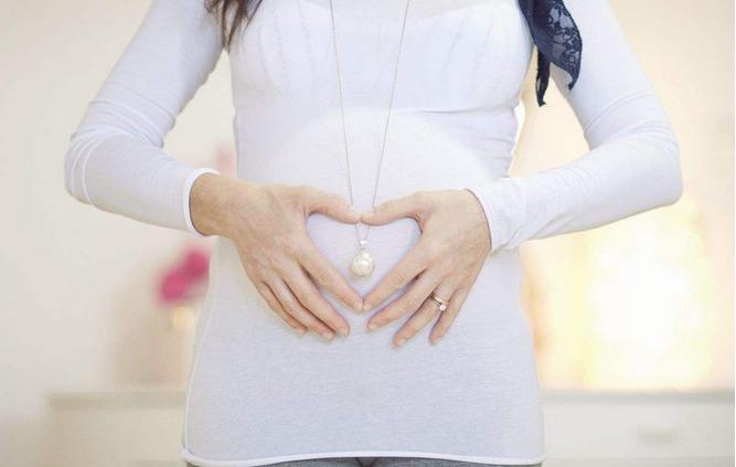 孕8个月宝宝生下来,怀孕8个月生下来的宝宝