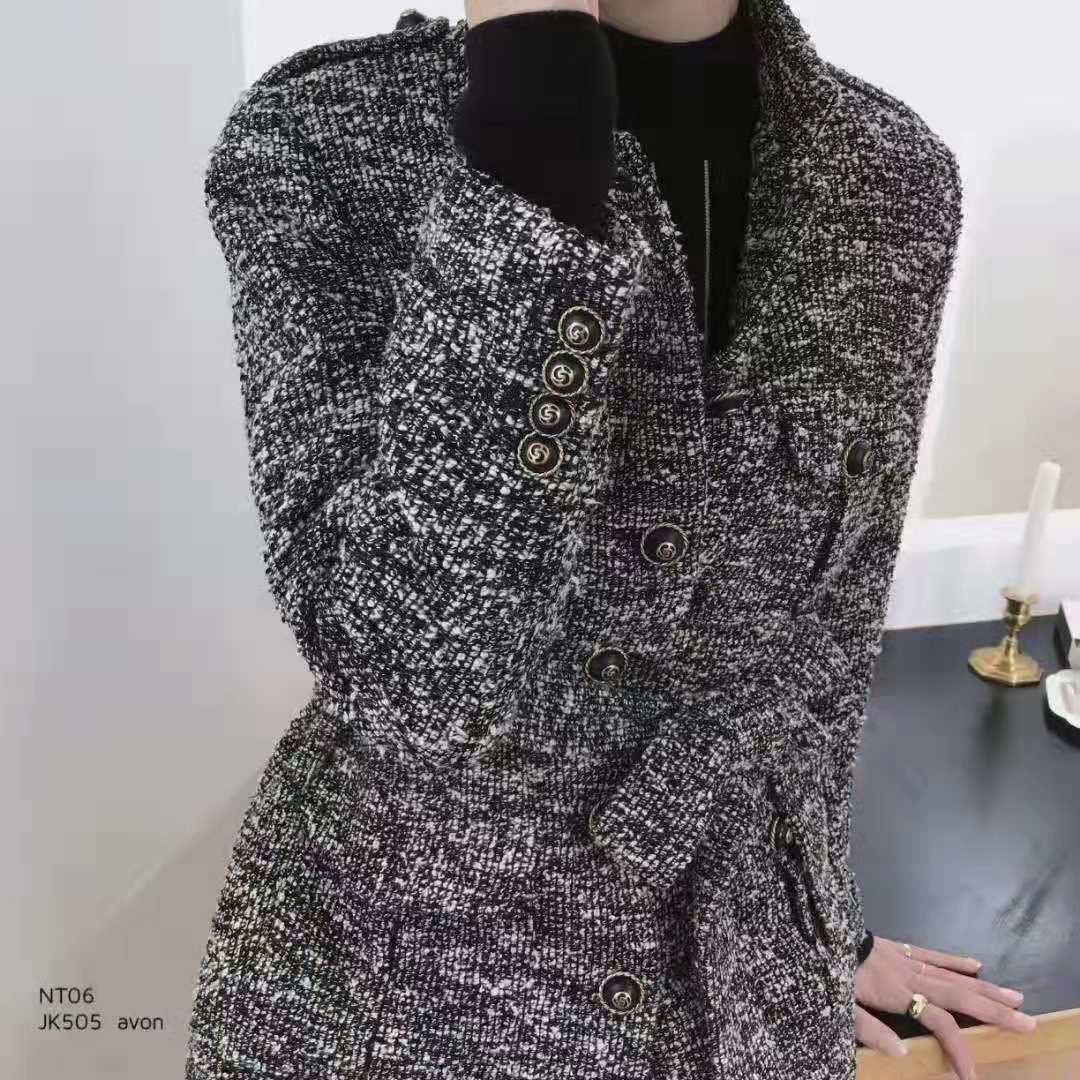 2018年韩国爆火的红蓝两边外套,韩国最新外套穿搭