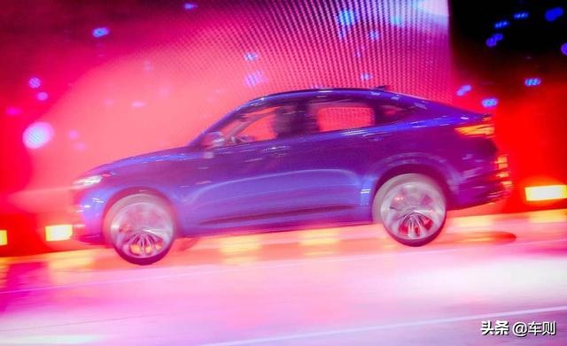 吉利轿跑suv星越落地价多少钱,吉利星越轿跑suv的售卖成绩