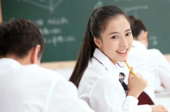 为什么8岁小女孩就来月经了,孩子8岁多就来例假怎么办