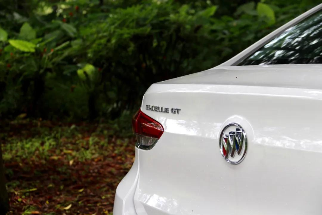 别克英朗经济实用的家轿实拍,运动又居家的车