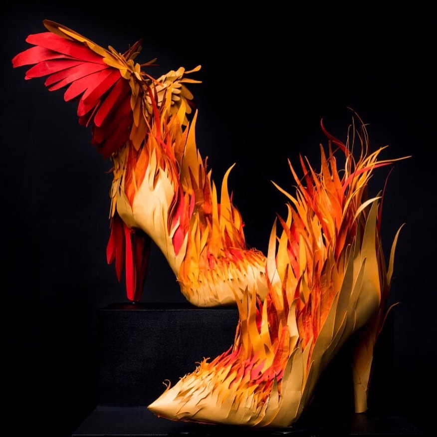 席琳·迪翁穿着一双独特的派对高跟鞋